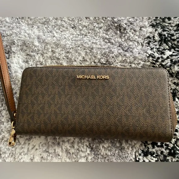 Michael Kors brown wristlet - Picture 1 of 8